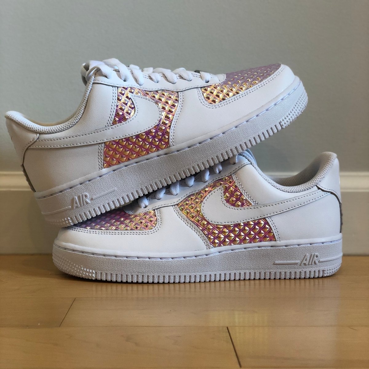 Nike air force 1 holographic logo best sale